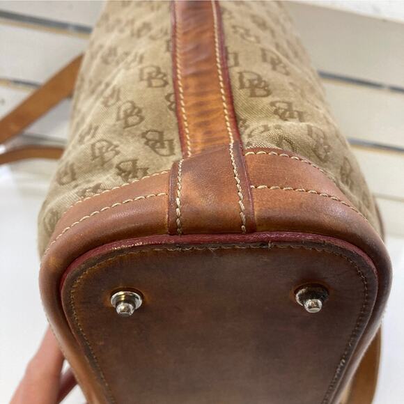 DOONEY & BOURKE TAN CANVAS SIGNATURE PRINT SHOULDER BAG ASIS - Picture 8 of 13